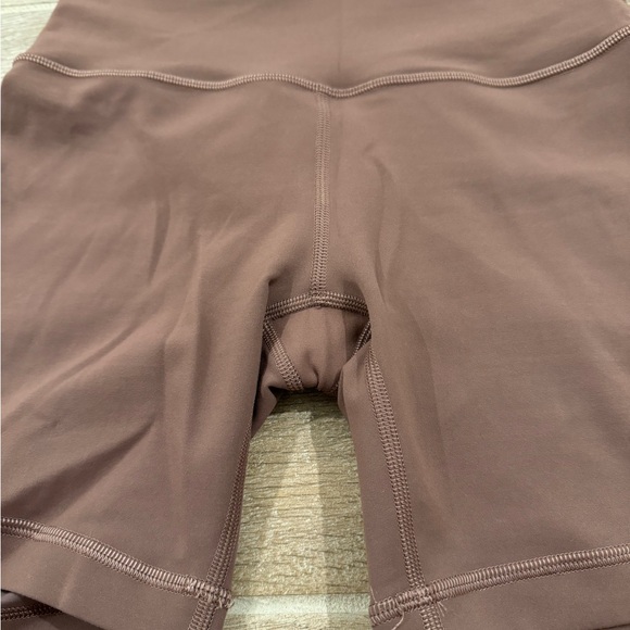 Lululemon Wunder Train Shorts with 6 inch inseam in Dark Oxide - Picture 5 of 7
